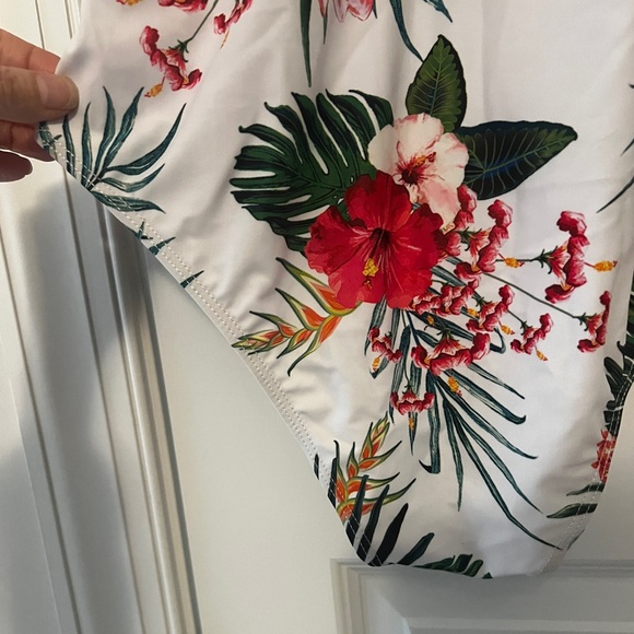 Tempt Me Floral High-Neck One-Piece Swimsuit - White/Red Size Medium - Picture 7 of 13